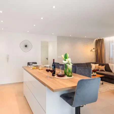 Melisa Penthouse